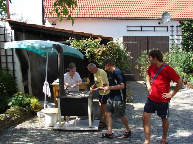 Frische Detscher gab's auch beim 12. Burgwitzer Teichfest...