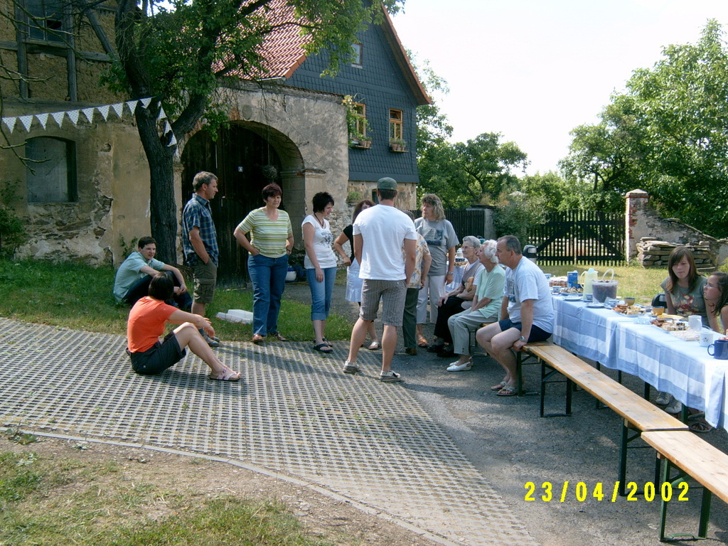 Beim Kaffee... Aufgenommen von Torfi beim 14. Burgwitzer Teichfest