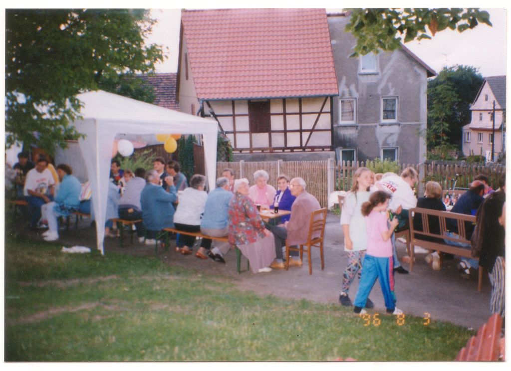 Kaffeetrinken beim 2. Burgwitzer Teichfest.