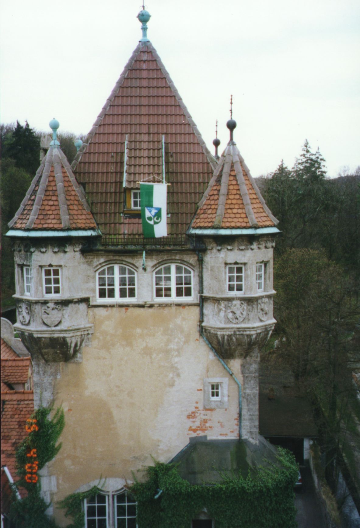 Hier eine Ansicht des Schlosses aus der Höhe. Die FFW Pößneck war mit einer Drehleiter vor Ort. So konnte man Kospoda aus luftiger Höhe bewundern.